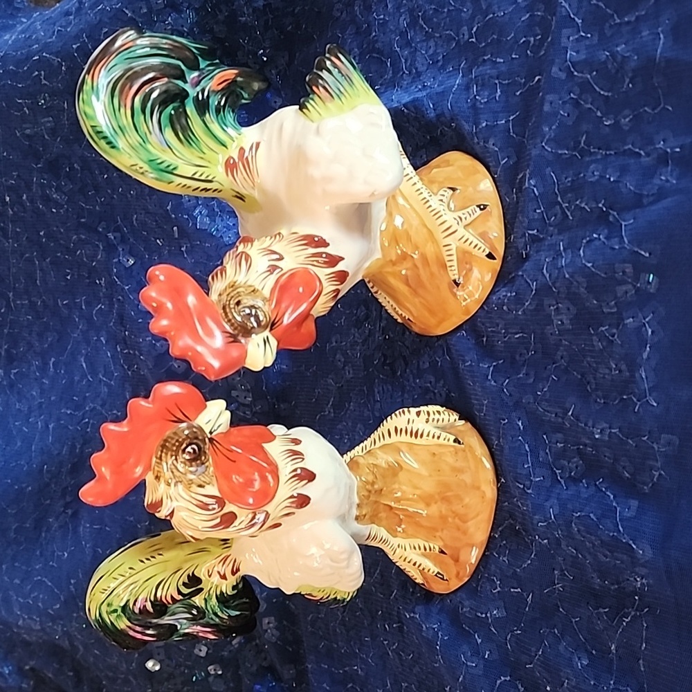 3 piece of Chicken Figurine and Chicken Spoon Rester